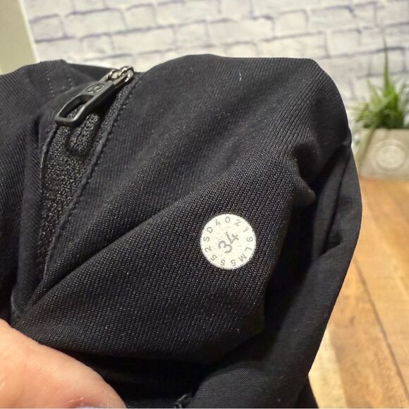 Lululemon ABC Slim *Warpstreme 34"
Black size 34 has flaws - Picture 8 of 14
